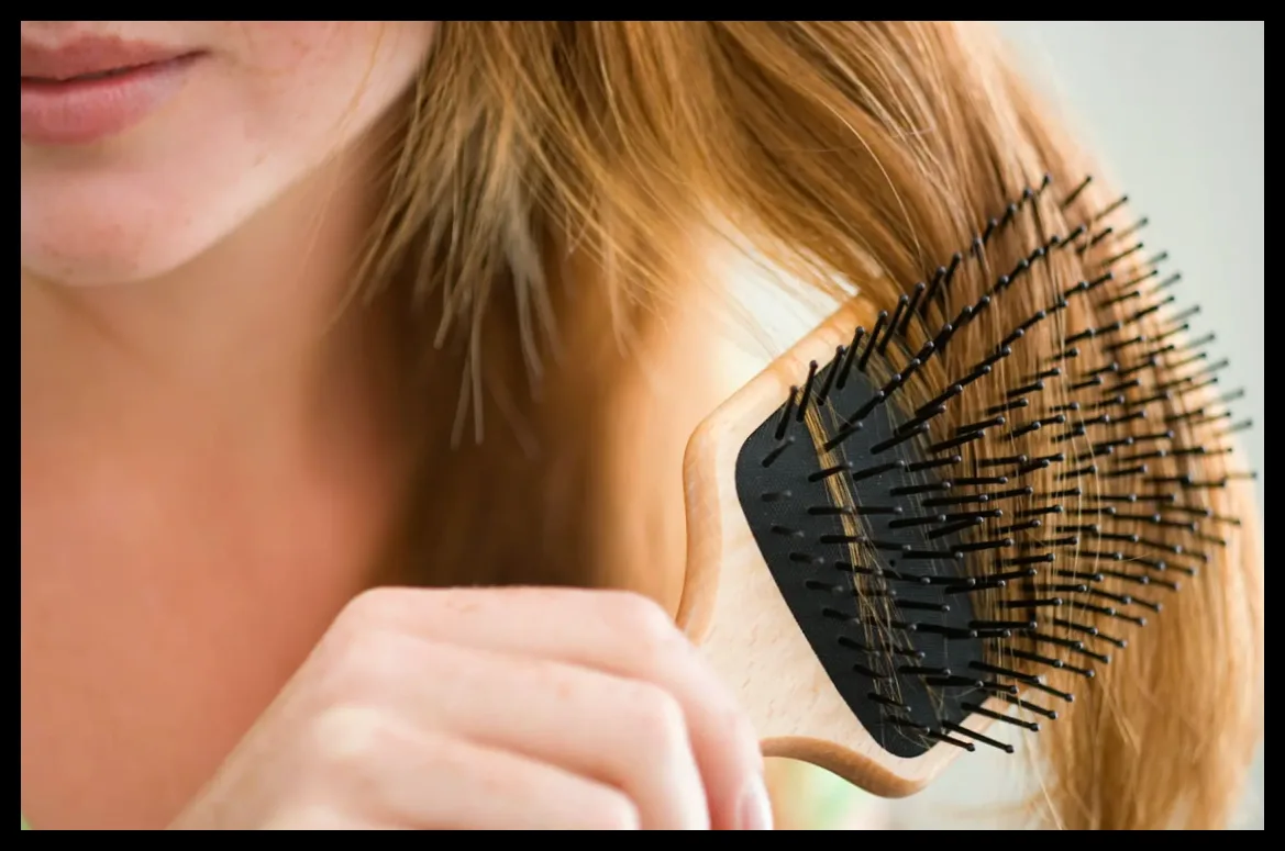 علت خشکی مو و راهکارهای موثر برای حفظ سلامت آن